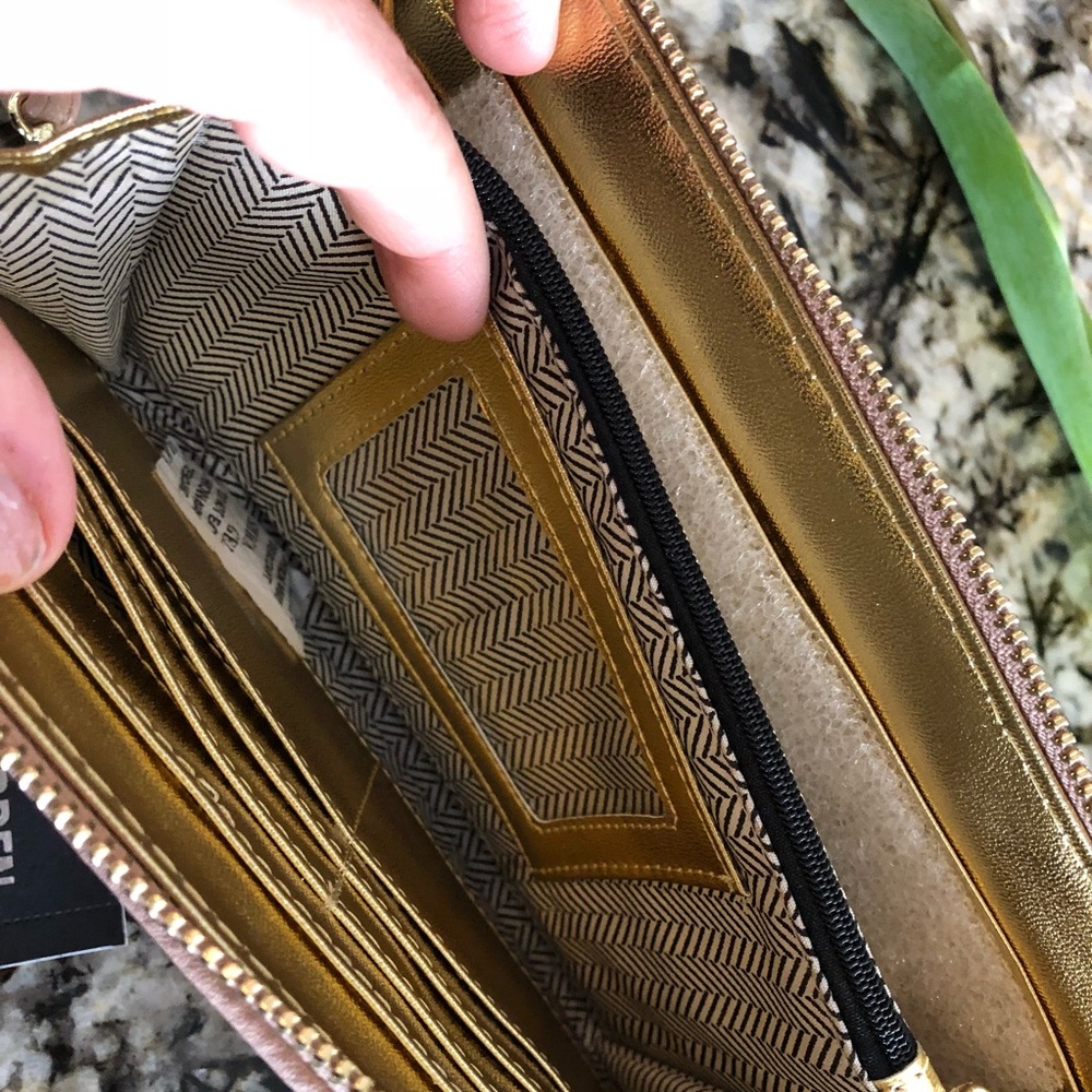 Brand New Steve Madden Wallet - Picture 5 of 8